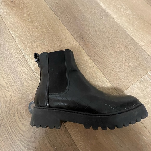 Kenneth Cole Boots - Picture 3 of 4